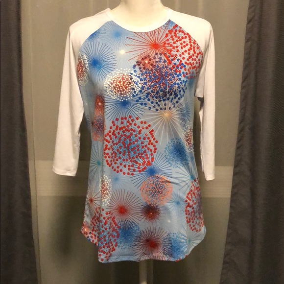 LuLaRoe Tops - NWOT M LuLaRoe ‘Fireworks’ Randy